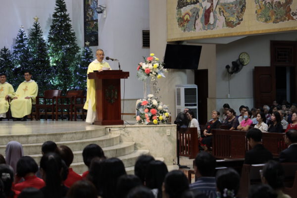 Hôm nay Đấng Cứu Độ đã sinh ra cho chúng ta