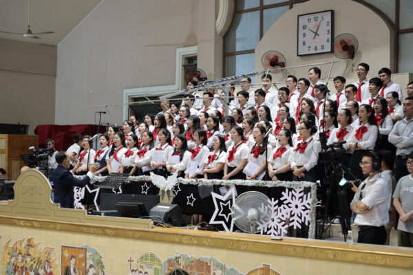 Hôm nay Đấng Cứu Độ đã sinh ra cho chúng ta