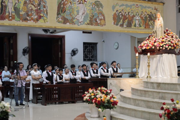 Tháng Hoa dâng Mẹ