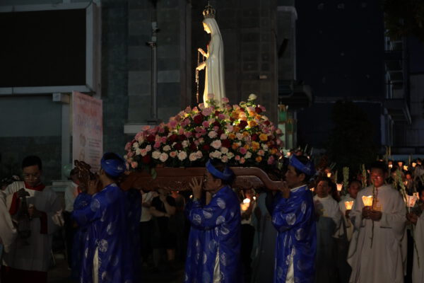 Về bên Mẹ Fatima