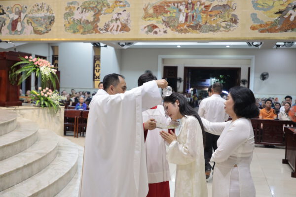 Thánh lễ ban Bí tích Khai tâm Kitô giáo