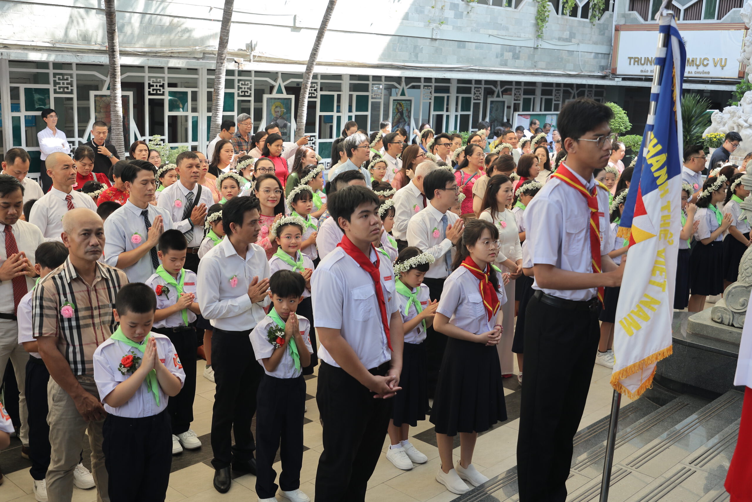 HỒNG ÂN THÁNH THỂ HỒNG ÂN THÁNH THỂ