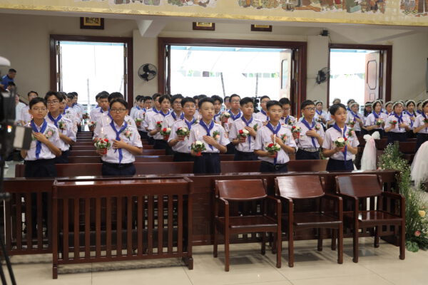 THÁNH LỄ BAN BÍ TÍCH THÊM SỨC