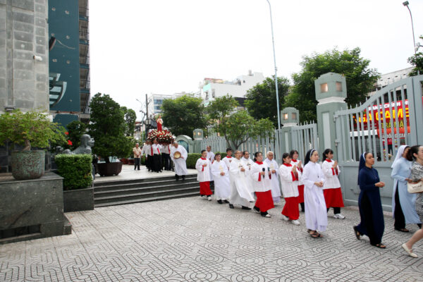 MỪNG TRỌNG THỂ LỄ THÁNH TÂM CHÚA GIÊSU, NGÀY TRUYỀN THỐNG  CÁC HIỀN PHỤ GIÁO XỨ THÁNH ĐA MINH, BA CHUÔNG