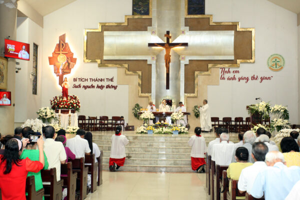 MỪNG TRỌNG THỂ LỄ THÁNH TÂM CHÚA GIÊSU, NGÀY TRUYỀN THỐNG  CÁC HIỀN PHỤ GIÁO XỨ THÁNH ĐA MINH, BA CHUÔNG