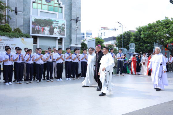 THÁNH LỄ BAN BÍ TÍCH THÊM SỨC