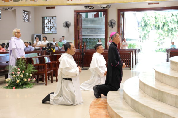 THÁNH LỄ BAN BÍ TÍCH THÊM SỨC