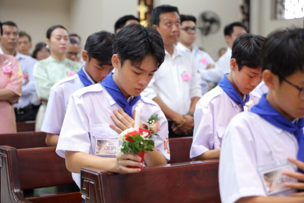 THÁNH LỄ BAN BÍ TÍCH THÊM SỨC