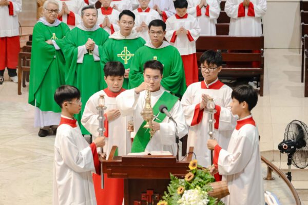 BAN LỄ SINH MỪNG LỄ BỔN MẠNG