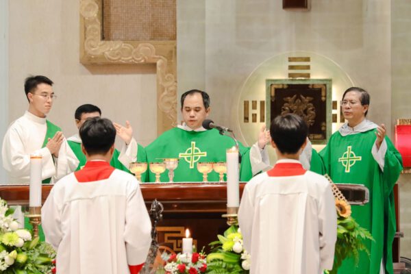 BAN LỄ SINH MỪNG LỄ BỔN MẠNG
