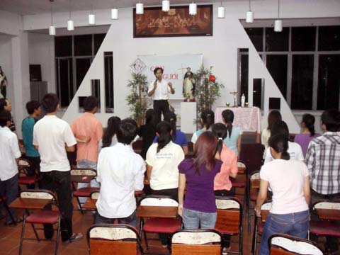 Sinh viên Ba Chuông mừng lễ thánh Đaminh