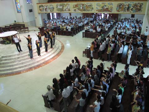 Giới trẻ đón nhận ân lộc năm thánh 2010
