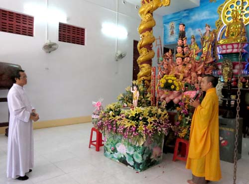 Phái đoàn Tu viện - Giáo xứ Đaminh mừng lễ Phật Đản