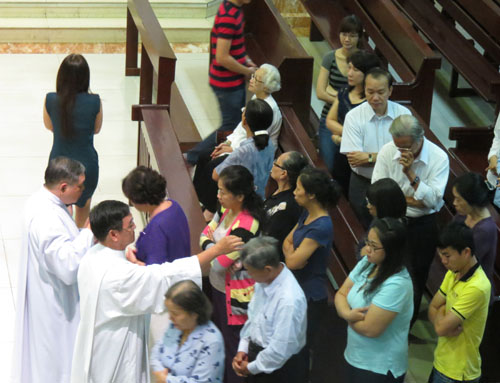 Lễ tro tại giáo xứ Đa Minh - Ba Chuông