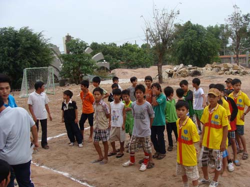 Bông Trang: Giải Bóng đá mừng Xuân Quý Tỵ