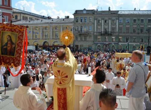 Kiệu Thánh Thể lần đầu tiên ở Nga sau 95 năm